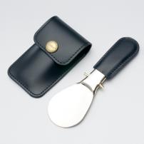 SHOE HORN IN POUCH
